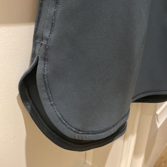 Lululemon “On the Fly” Skirt-size 2 - Picture 5 of 5